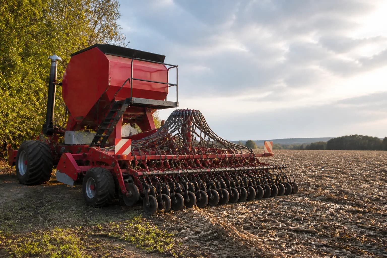 Vizual editorial pentru articolul „Fonduri europene pentru utilaje no-till și minimum-till”